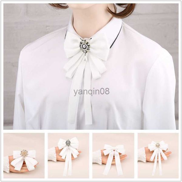 Pins Broschen Koreanische weiße Band Fliege Broschen für Frauen Kristall Stoff Schleife Krawatte Mode Kleid Hemd Kragen Pins Zubehör HKD230807
