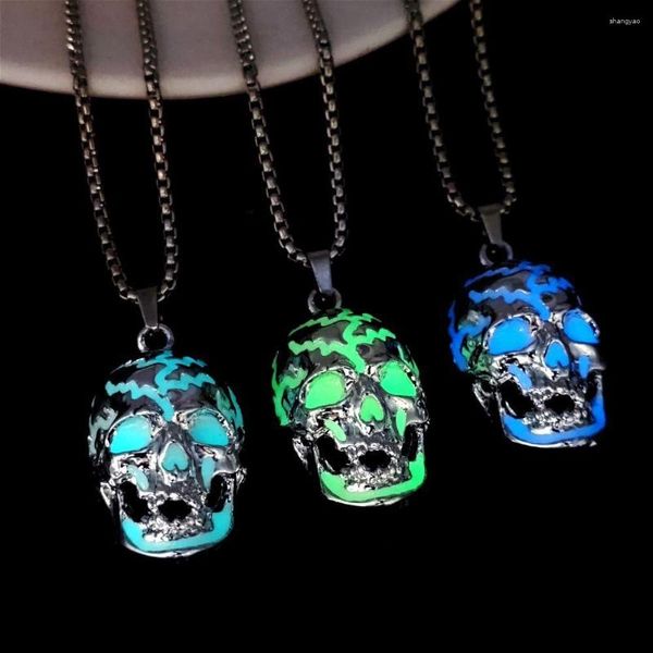 Anhänger Halsketten WANGAIYAO2023 Evil Glowing Skull Halskette Punk-Stil Halloween Glow-in-the-Dark Clavicle Chain für Männer und Frauen