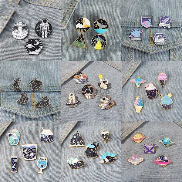 Pin Spille 2-5PCS / SET Drop Shipping Spacewalk Smalto Pin Sole Luna Costellazione Satellite Astronauta Gelato Spille Risvolto Distintivi Gioielli HKD230807