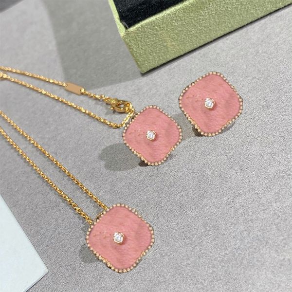 Orecchini con marchio da donna Rosa naturale Phyllite Trifoglio Orecchini con diamanti Orecchini quadrati con diamanti Gioielli classici per feste di tendenza