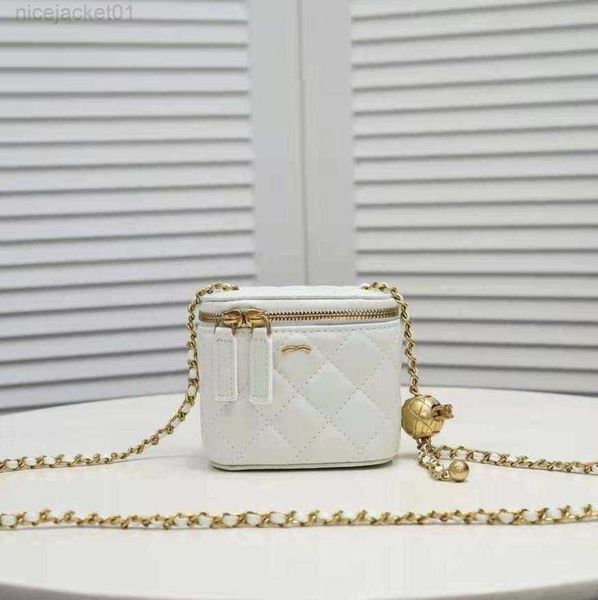 2023 Designer CC Fashion Channel Bags Style Gold Ball Box Bag Kleine Gold Ball Chain Bag Cross Body Kleine quadratische Tasche Mini Mouth Red Bag Change White