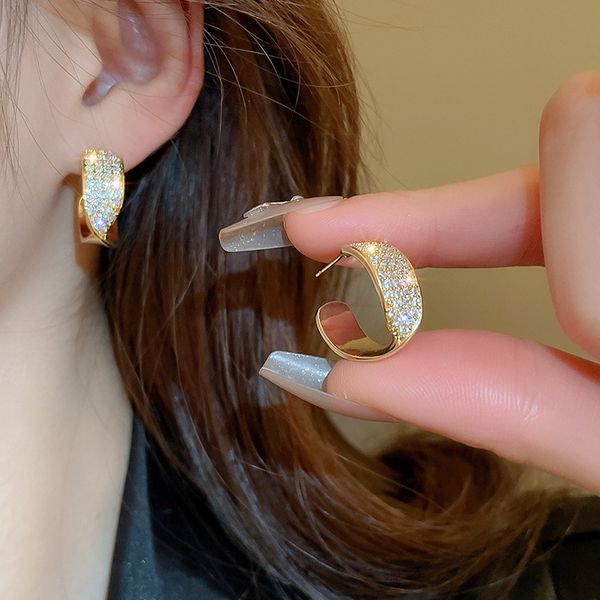 AFSHOR 2023 Neue Intarsien Zirkon Gold Farbe C-Förmigen Ohrringe Für Frauen Persönlichkeit Mode Twist Metall Ohrringe Hochzeit Schmuck geburtstag Geschenke
