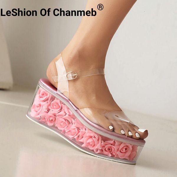 Sandali Leshion Of Chanmeb Chic Sandali con plateau piatti trasparenti Fiore rosa all'interno della suola Sandali con fibbia in PVC trasparente Scarpe da donna 230807