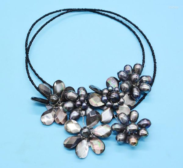 Halsband aus zarten Naturperlen. Abalone-Muscheln. DIY handgestrickte Blumenhalskette. Klassischer Damenschmuck