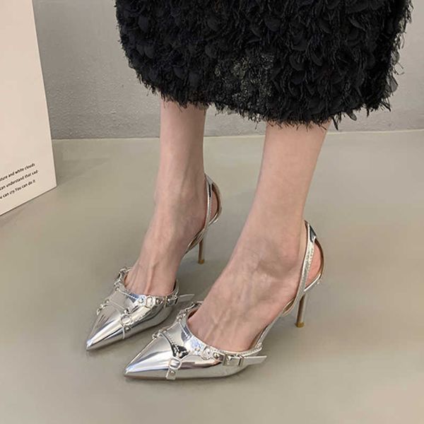 Серебряные высокие каблуки Сандалии Женщины Лето 2023 Панк Гот заостренные туфли для вечеринок.