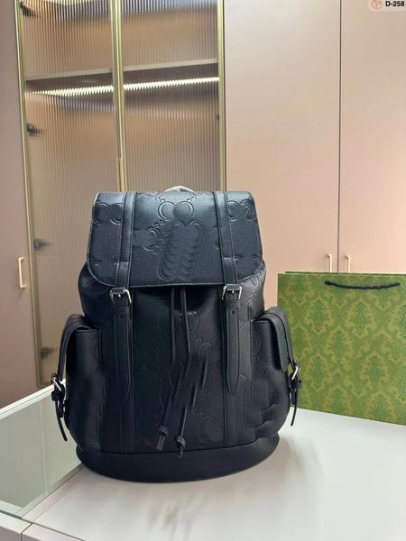 Новый мужской рюкзак с большой способностью поездка по выходу на водонепроницаемое рюкзак для спортивного ретро-мессенджера с одной и той же бизнесом по продажам с багажом.