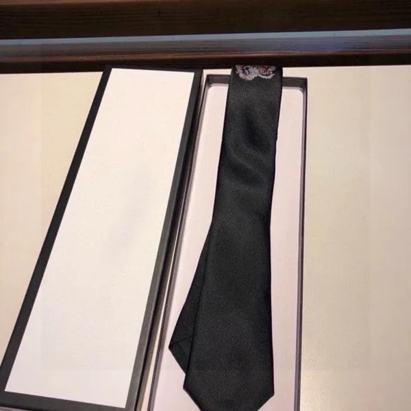 2023 Designer Mens Tie Letters Cravatta di seta 100 Fatti a mano di lusso skinny Marca Wedding Business Woven Stripe designer box suit Cravatta 2308089PE