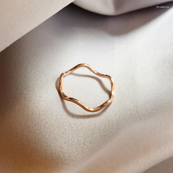 Anéis de casamento Austyn Anel de Aço Inoxidável Moda Onda Simples Para Mulheres Festa Jóias Presentes Das Senhoras Dropshipping Homens