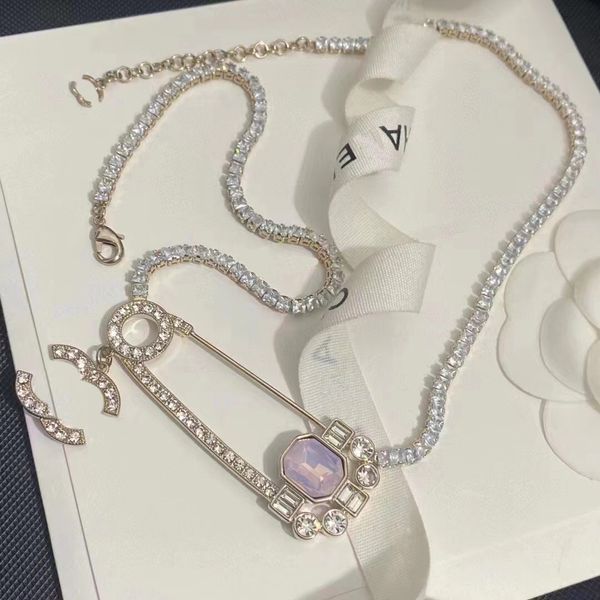 4 Stil Damen Designer Halsband Rosa Diamant Halskette Kette Perle Mode Damen Brief Anhänger Statement Hochzeit Schmuck Perlenschmuck Kupferlegierung