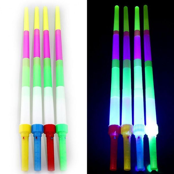 LED SwordsGuns 4 sezioni estensibili LED colorato lampeggiante bagliore spada giocattolo per bambini lampeggiante bastone luminoso concerto puntelli per feste bar giocattoli luminosi 230809