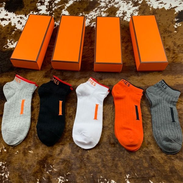 Erkek Tasarımcı Pamuk Çoraplar Erkekler Kadın Socling Beş Çift Lüks Kış Moda Mektubu Baskılı Çorap Nakış Pamuklu Erkek Kadın Spor Çorap