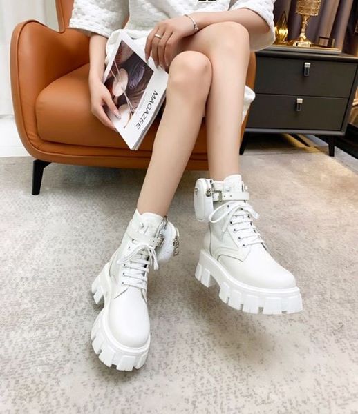 2023 Mulheres Botas Designers Booties Oversized Sapatos de Couro Homens Tornozelo Martin Monolith Boot Militar Inspirado Plataforma de Combate Womens Bottom Nylon Bouch55