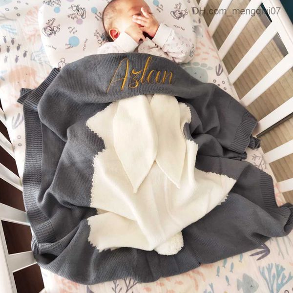 Одеяла пеленание Имя персонализированное детское одеяло вязаное вязаное одеяло для новорожденных детские одеяла, используемое для детской мультипликационной плитки, подарка на день рождения Z230809