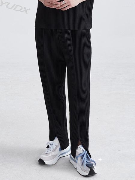 Calça masculina YUDX Miyake japonesa plissada retrô verão tamanho grande casual moda esportiva fina com fenda reta primavera