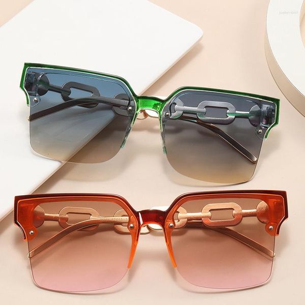 Sonnenbrille Vintage Halbrahmen für Frauen Große Metallkette Elegante Brillen Trend Schwarz Rottöne
