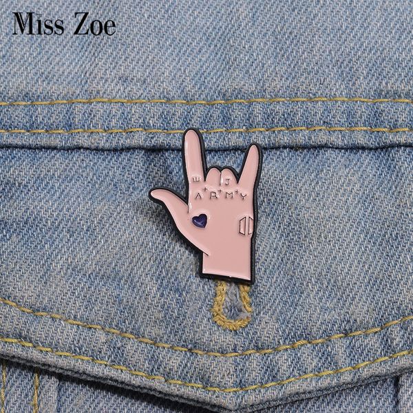 Pins de esmalte de sinal de gesto Eu te amo Broches personalizados Lapel Badges Engraçado kpop Jóias Presente para fãs amigos