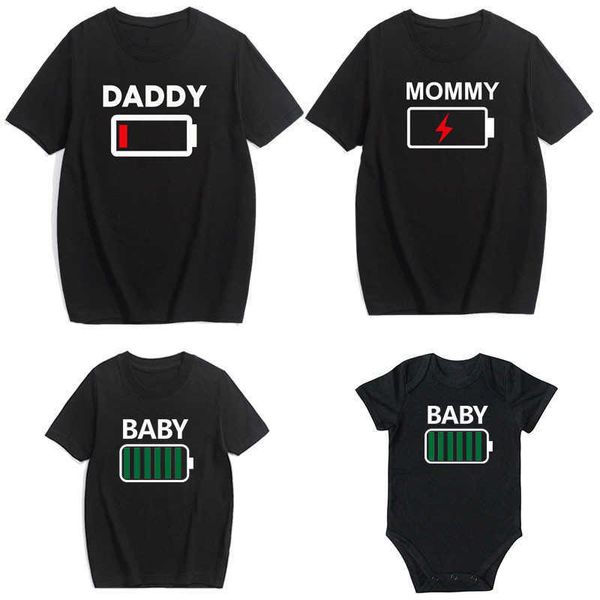 Abiti coordinati per la famiglia Abiti coordinati per la famiglia Look Padre Madre Figlio Figlia Abiti Abbigliamento Maglietta Mamma mamma Mamma e io T-shirt per bambina