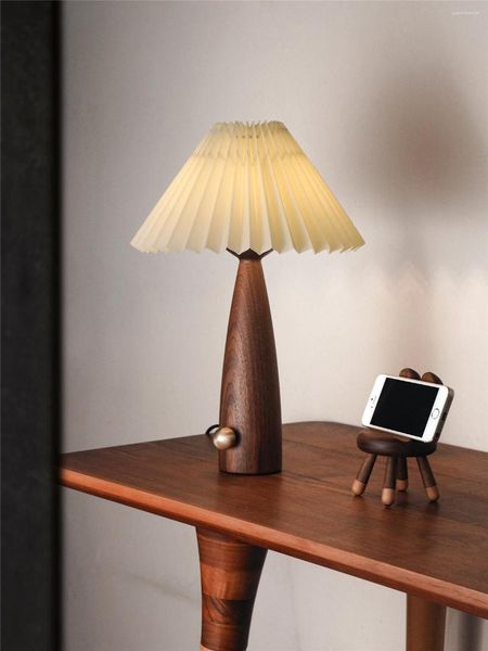 Masa lambaları Nordic Vintage Lamba Ceviz Led Işıklar Art Deco Yatak Odası Masası Bez abajur Oturma Odası Dekorasyon Aydınlatma