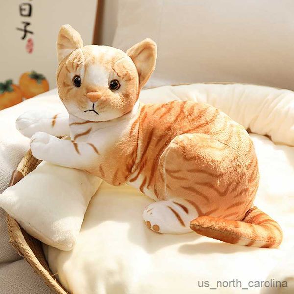 Animali di peluche imbottiti 25-40 cm simulazione gatto giocattoli peluche shorthair kitty simpatico bambola per animali domestici per bambini imbarcati per bambini decorazioni per la casa regalo r230810