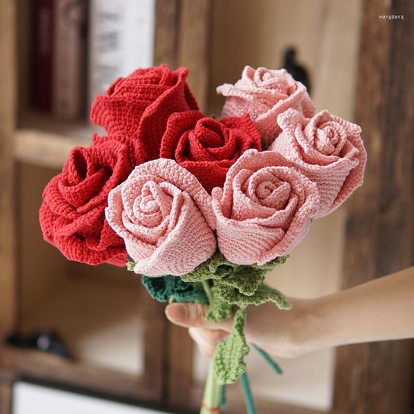 Dekorative Blumen 5pcs Fertiger Häkelhäuse Rosenzweig handgefertigtes Bouquet Baumwollgarn Stricken künstliche Blume Valentinstag Geschenk