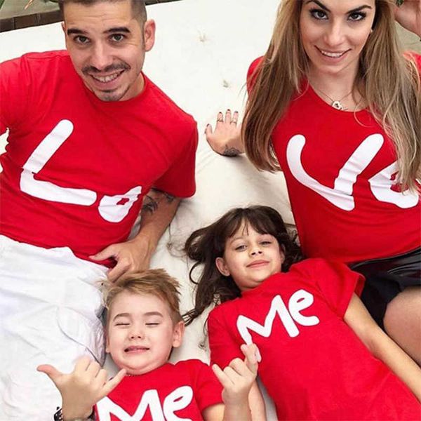 Aile Eşleşen Kıyafetler Baba Anne Çocuk Giysileri Yaz Aile Eşleşen Kıyafetler Ebeveyn-Çocuk Kırmızı Aşk Mektubu Baskı T-Shirt Kısa Kollu Külot Tops