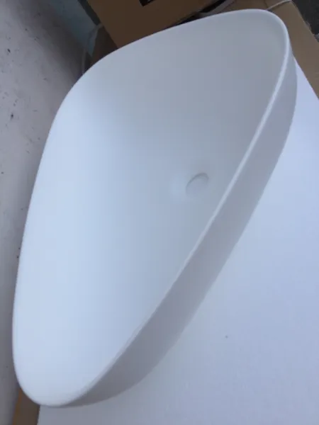 Lavabo triangolare in pietra con superficie solida per bagno sopra il bancone Lavandino per lavanderia bianco opaco lucido RS38206