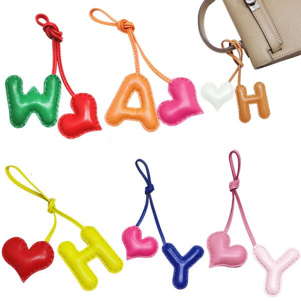 Anahtarlıklar kordonlar m h w a y kalp lüks orijinal deri İngilizce mektup araba sırt çantası kolye anahtar zinciri kadın çanta cazibe aksesuarları