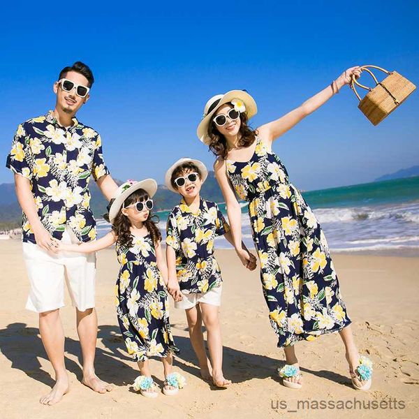 Aile Eşleşen Kıyafetler Yeni Aile Eşleşen Kıyafetler Anne-Kamı Çiçek Kayma Elbise Baba-oğul T-Shirts ve Şortları Suit Plaj Tatil Çift R230811