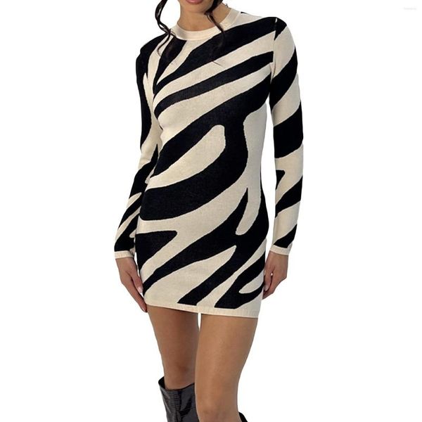 Günlük elbiseler Sonbahar Örme Kadınlar için Kısa Zebra Şerit Desen Yuvarlak Boyun Uzun Kollu Tığ işi Slim Bodycon Elbise