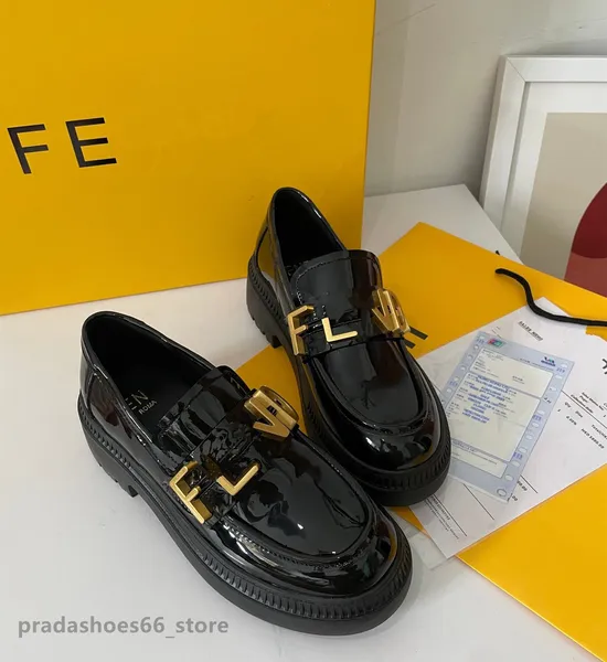 Roma Schwarze Lackleder-Plattform-Loafer Damenmode Flache flache Schuhe Frau Britischer Stil Mittlere Louisvuitton-Absätze Büro Luxus-Designer-Schuhe