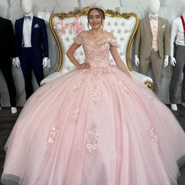 Vestidos de vestidos quinceanera de rosa brilhante.