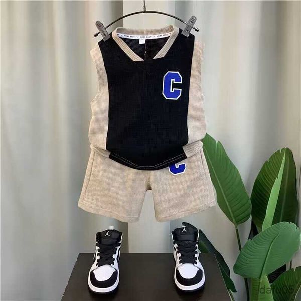 Giyim Setleri Çocuk Tank Top T-Shirt Seti Yaz 2023 Yeni Moda Erkekler Bebek Ağı Serin ve Yakışıklı Çocuk Giyim Seti R230812