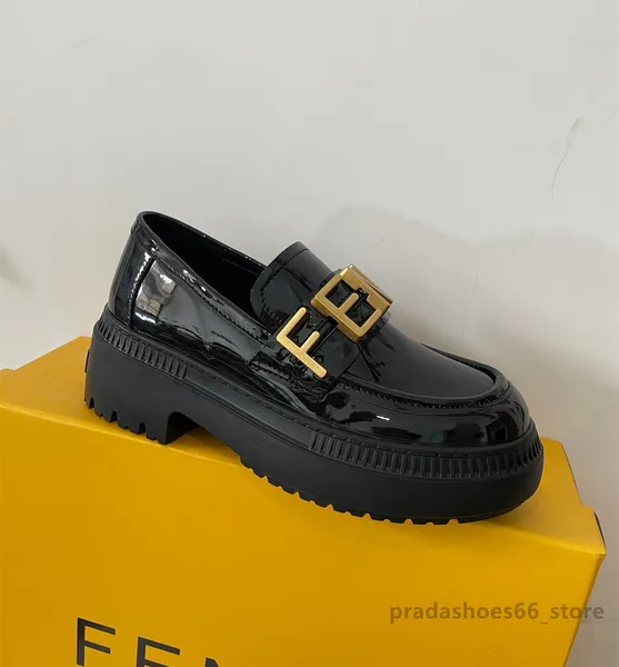 Roma Lüks Tasarımcı Ayakkabı Kadın Moda Vintage Metal Klasik Kumanda Ladys Fasulye Deri Ayakkabı Platform Kanal Ayakkabı Slip-On Loafers Kadın Düz Ayakkabılar Kadın G