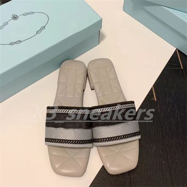 Luxurys Designer Sapato Mulheres deslizam chinelos de doces mulheres chinelos casais sandálias casuais couro escorregadia plana de borracha de borracha sliders clássicos P Brand Slipper X27