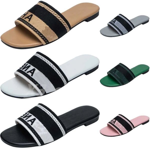 Luxuy Summer Summer Sandal Kadın Plaj Terlik Düz Topuk Tasarımcı Moda Flopları Deri Lady Marka Slaytlar Famal Ayakkabı Otel Banyosu Ücretsiz Nakliye Bayanlar Seksi Büyük X27