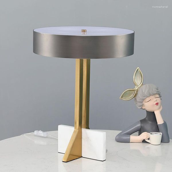 Lampade da tavolo moderna lampada da ferro in marmo minimalista modello camera da letto camera da letto studio creativo