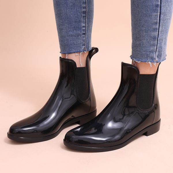 Botlar Comwarm Kadın Chelsea ayak bileği botları parlak yağmur botları su geçirmez üst yuvarlak ayak parmağı elastik bant düşük taban moda kaymaz bayan ayakkabı 230811