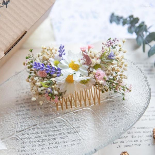 Dekorative Blumen handgefertigtes Meadowy Hochzeitshaar Kammblume mit Babys Atem Pastell Daisses Braut Kopfstück Magaela Accessoires