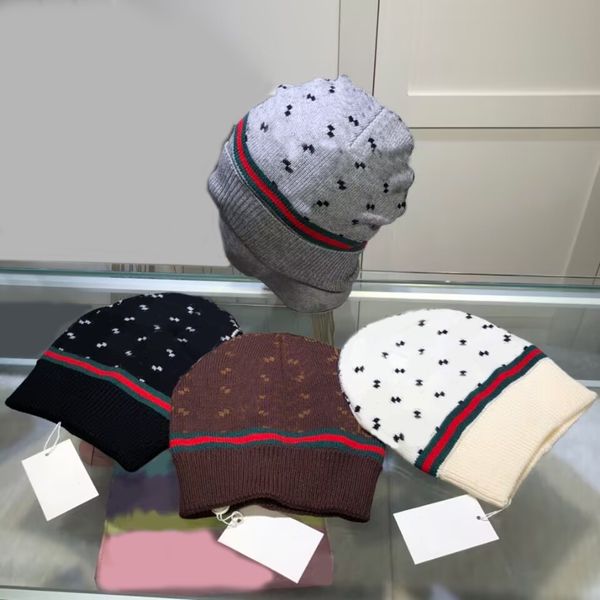 Kahverengi Lüks Beanie Örgü Erkek Şapka Kış Güz Mektubu Moda Moda Termal Çok Yönlü Bonnet Sıcak Örgü Şapka Noel Hediyesi 4 Renk Popüler Basit Mz029