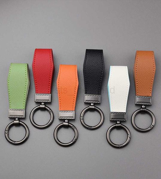 Keychains colhedores 2022Luxury Genuine Leather Keychain Men Mulheres Padrão Padrão Padrão Gunmetal Buckle Car Jóias do anel do anel