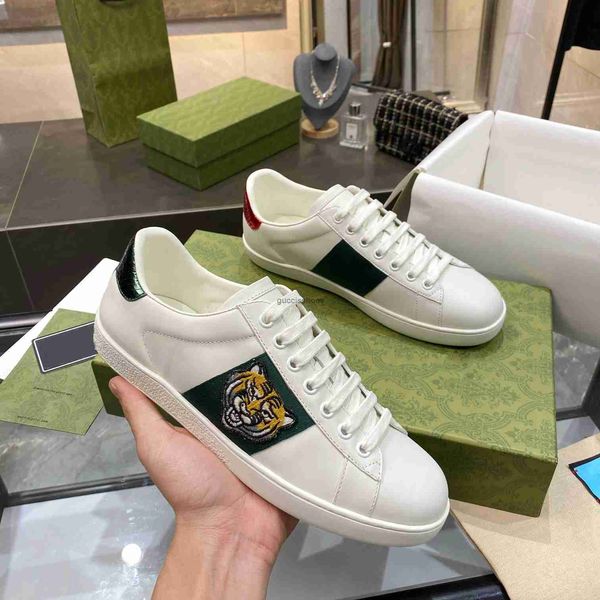 Italien Ace Sneaker Gucciliness Schuhe Weißer flacher Lederschuh Grün Roter Streifen Gestickte Tigerschlange Paare Trainer Chaussures Größe