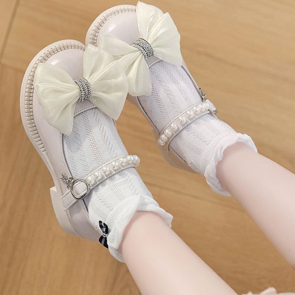 Sneakers Girls Leather Shoes Fashion Style British Kids Kids Students Scarpe Scarpe per Pearl Bow-Knot Children Platform Mary Janes 230811