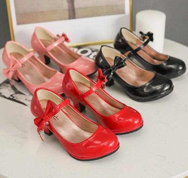 Spor ayakkabı prenses deri dans ayakkabıları kızlar parti bow parlak katı kırmızı renk yüksek çekirdek moda çocuklar için 230811