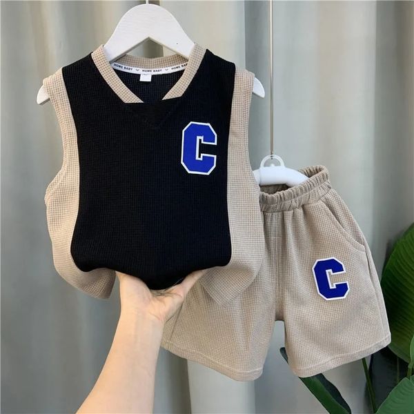 Roupas Defina a camiseta infantil de tanques de tanques de verão Summer Summer Modyable Boys 'Net Korean Cool e Blesome Children's Slow