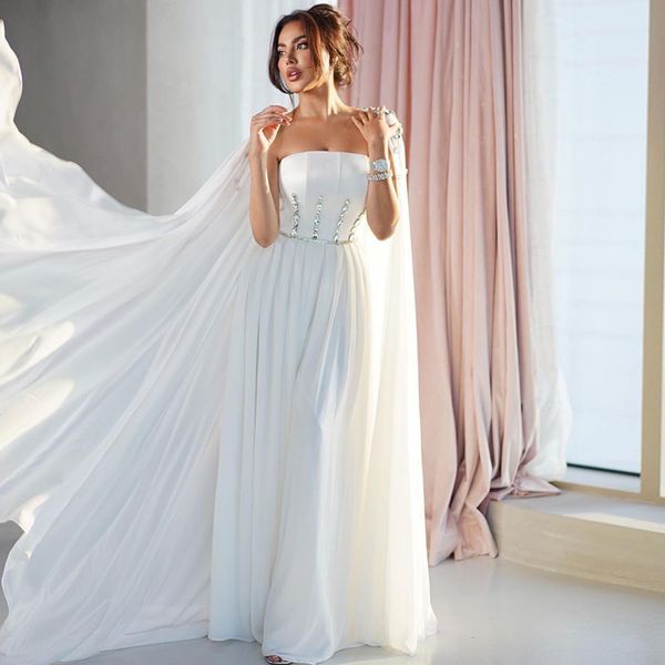 Weiße Chiffon Eveming -Kleider mit Wickel trägerloser Kristall eine Linie Promi -Kleider Sweep -Zug Frauen formelle Abendkleidung