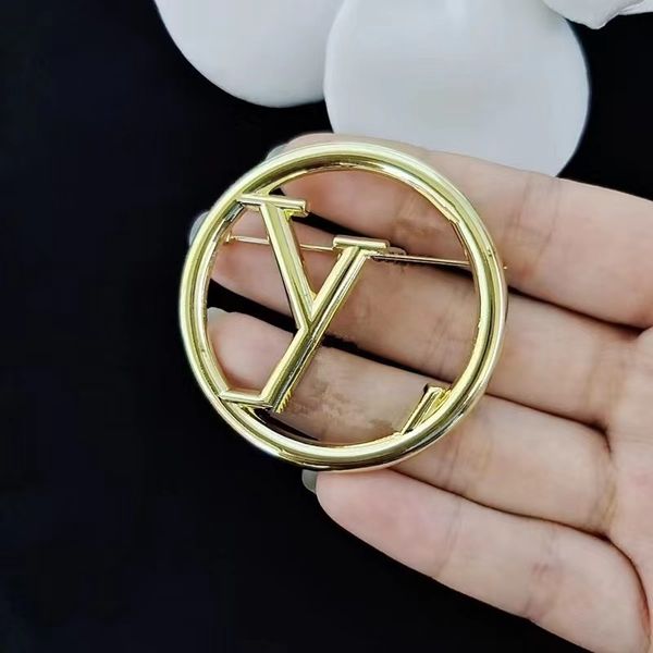 Nuovo designer di orecchini di moda per donne Big Circle Oregere semplici Oreri di orecchini a cerchio per donna High Sale