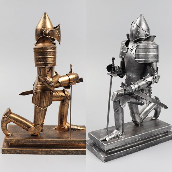 Oggetti decorativi Figurine creative retrò antiche medievale medievali del Soldato romana Knight Knight Armated Man Metal Model Room Decor Crafts Ornament 230812