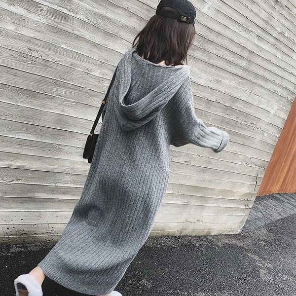 Frauenpullover Herbst und Winter 2023 Koreanische Version Lose fauler Strickkleid mit Kapuzenkrampf Langknie Länge Pullover Stifte Rock Frauen