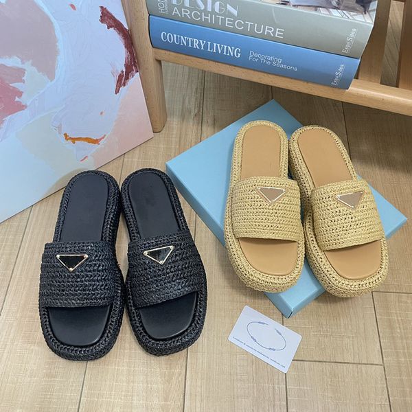 Итальянские бренды Slippers Lafia Flat Sole Designal Sandals Натуральный цвет гладкий и изысканная текстура, сплетенная Lafia, дайте этой бренде обувь эмалевой металлический логотип.