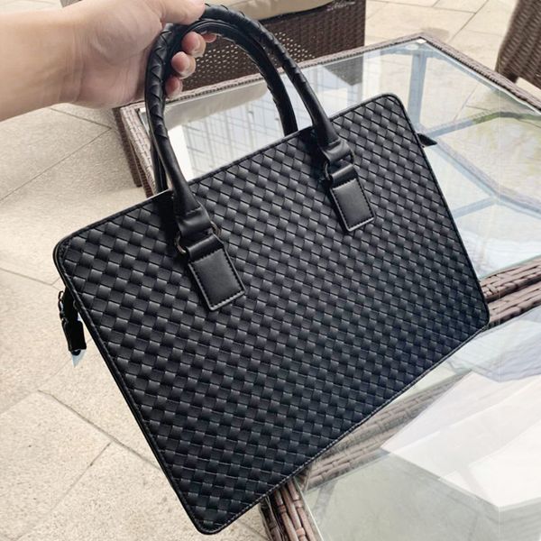 5A Дизайнерский портативный портфель роскошный бренд Top Men's Men's Men's Mening Single-Bag Bag A4 Magazine Magazine Bag Sage Simple Business The Handmade Woven Bag 2024 New